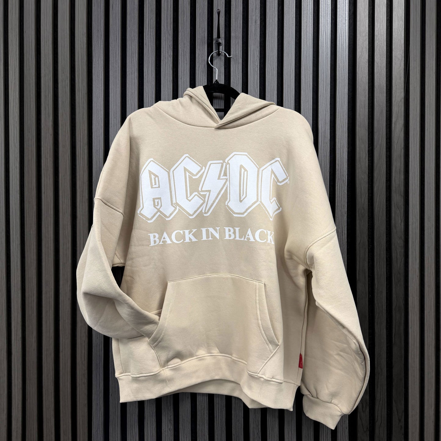 Een foto van een AC/DC Hoodie