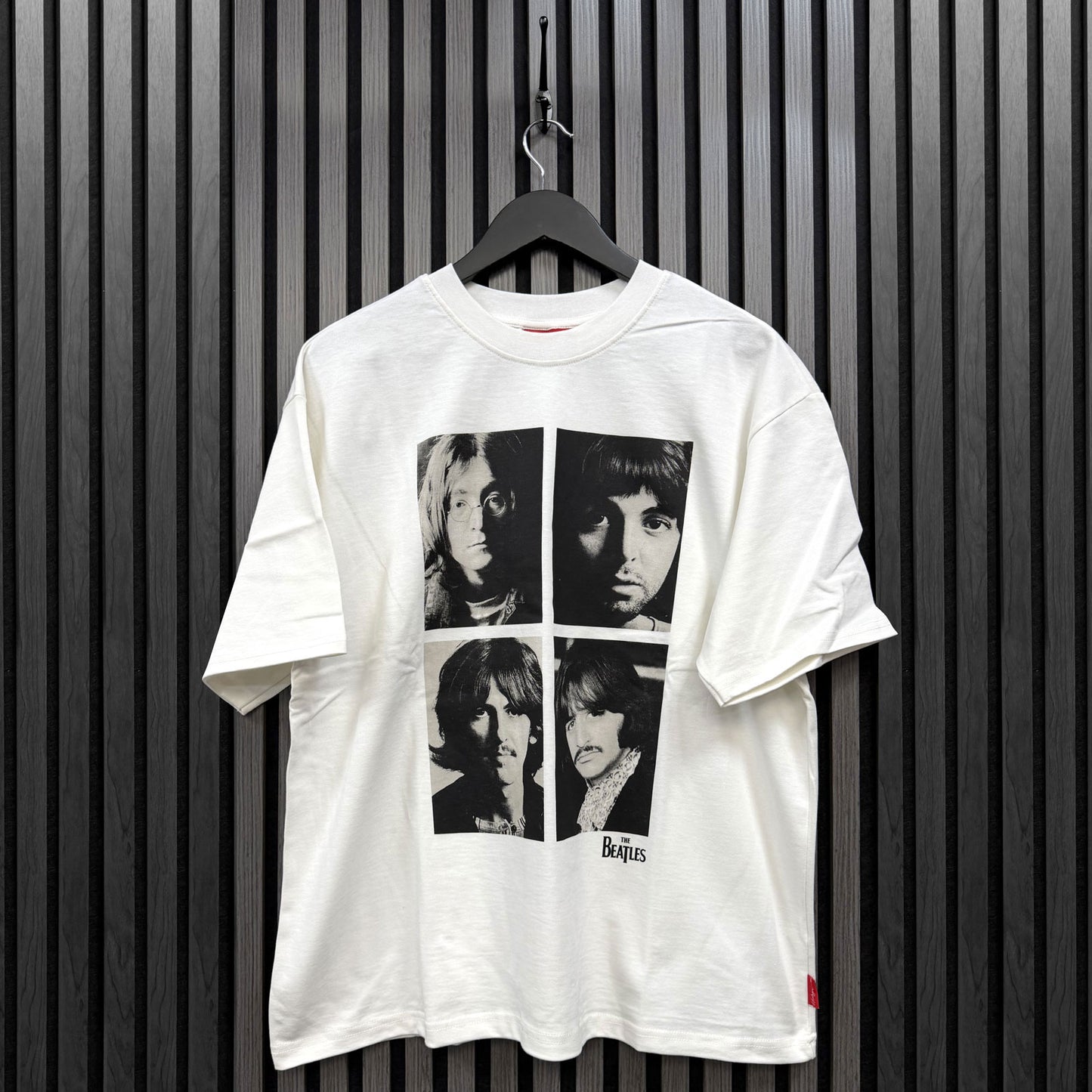 Een foto van een The Beatles T-Shirt