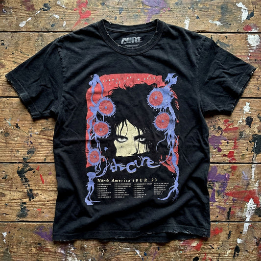 Een foto van een The Cure T-Shirt