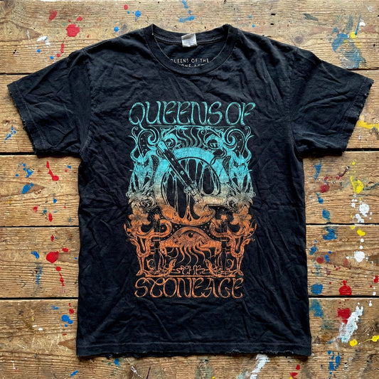 Een foto van een Queens Of The Stone Age T-Shirt