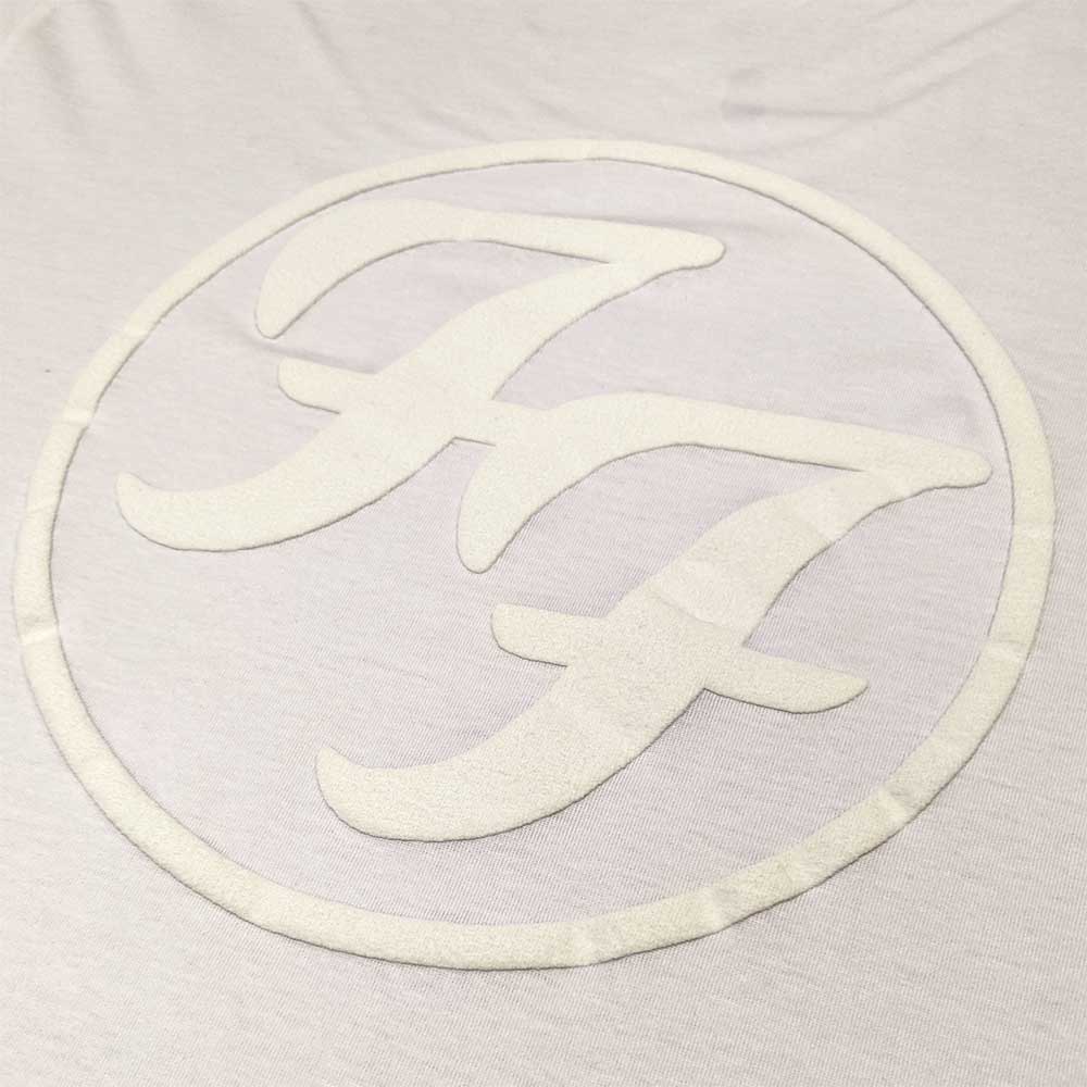 Foo Fighters Unisex Hi-Build T-Shirt: FF Logo (White-On-White) Hi-Build T-Shirt