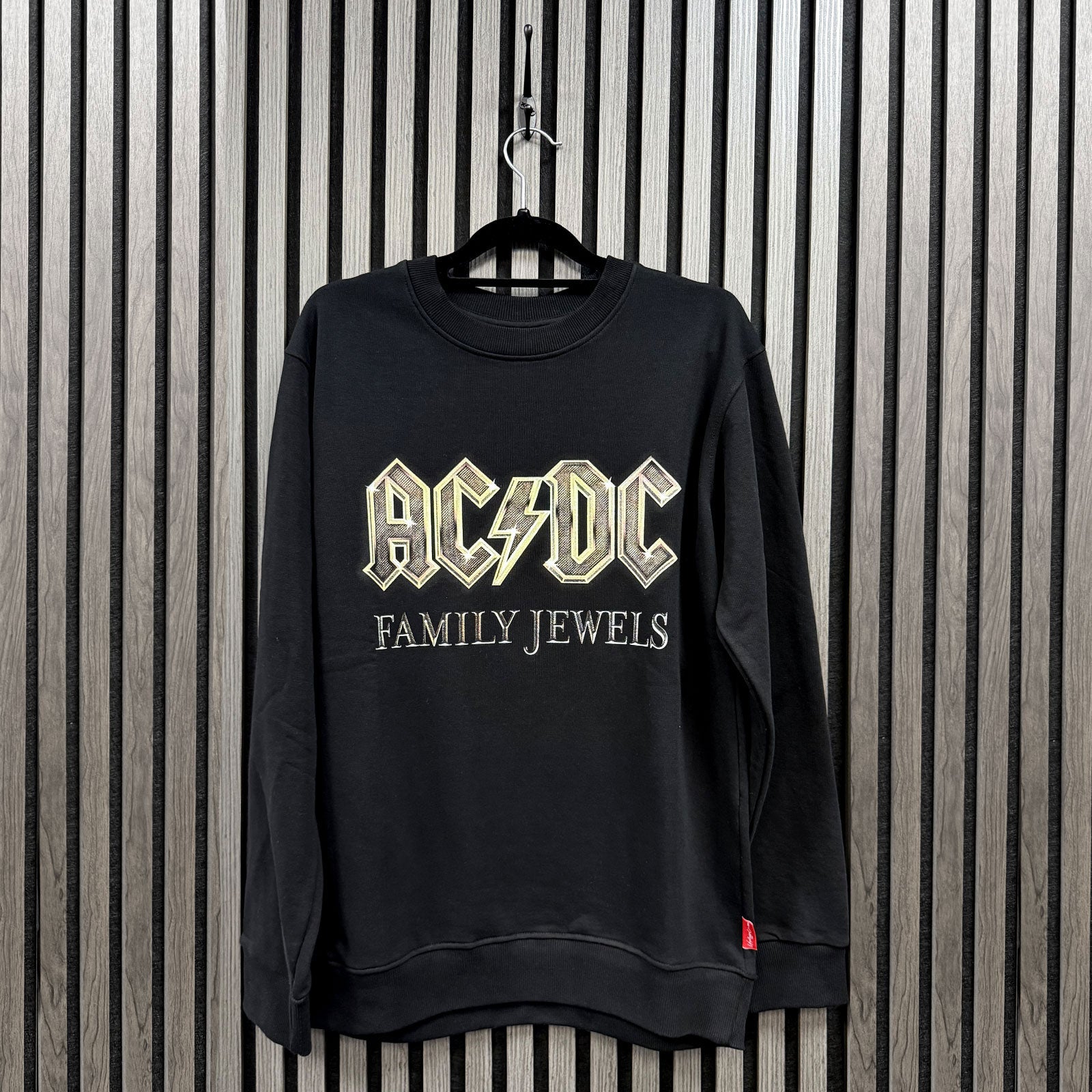 Een foto van een AC/DC Sweatshirt