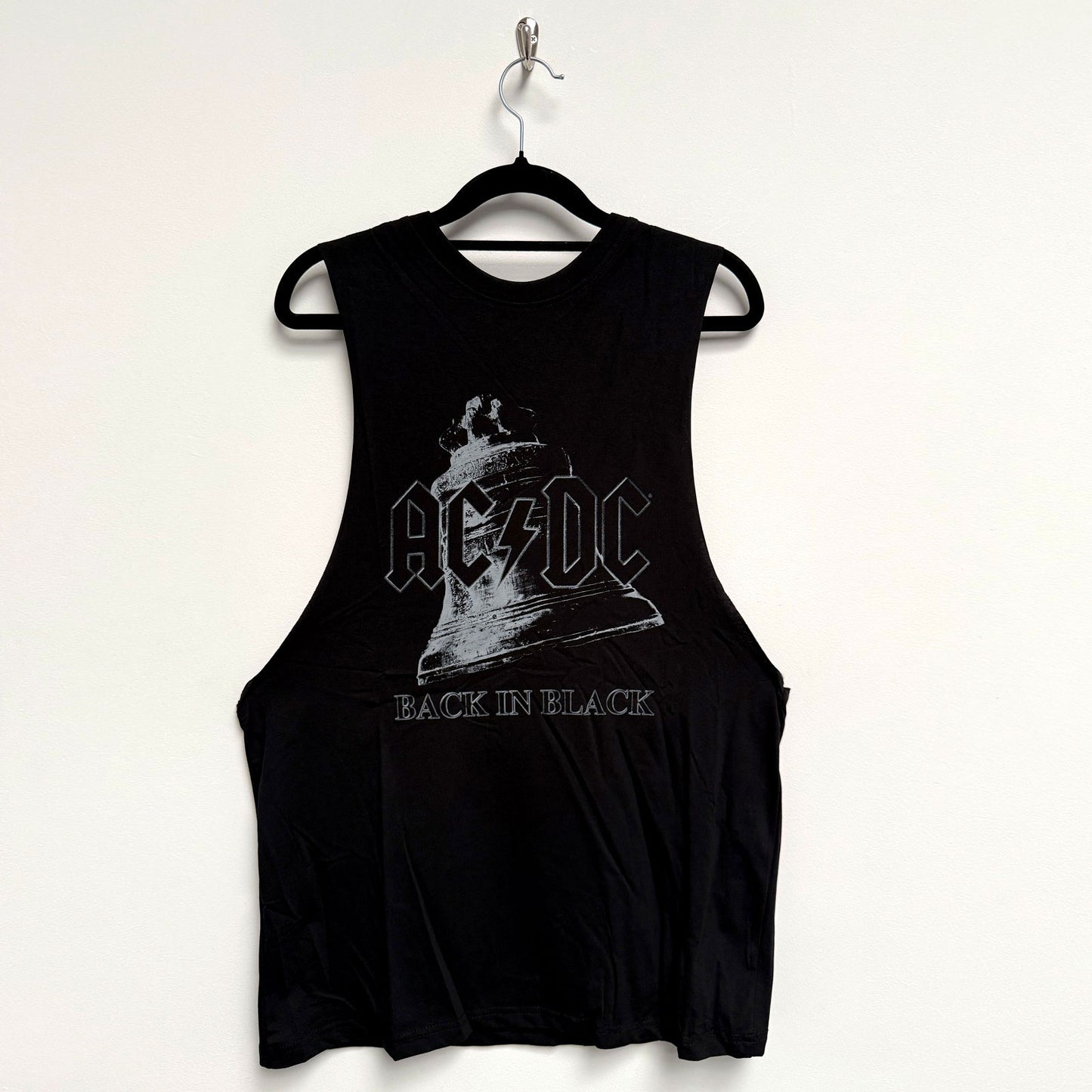 Een foto van een AC/DC T-Shirt