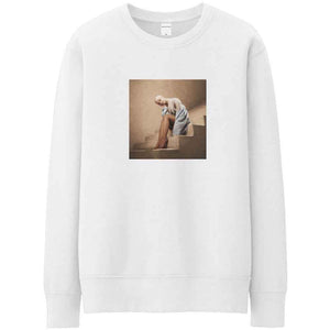 Een foto van een Ariana Grande Sweatshirt
