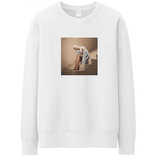 Een foto van een Ariana Grande Sweatshirt