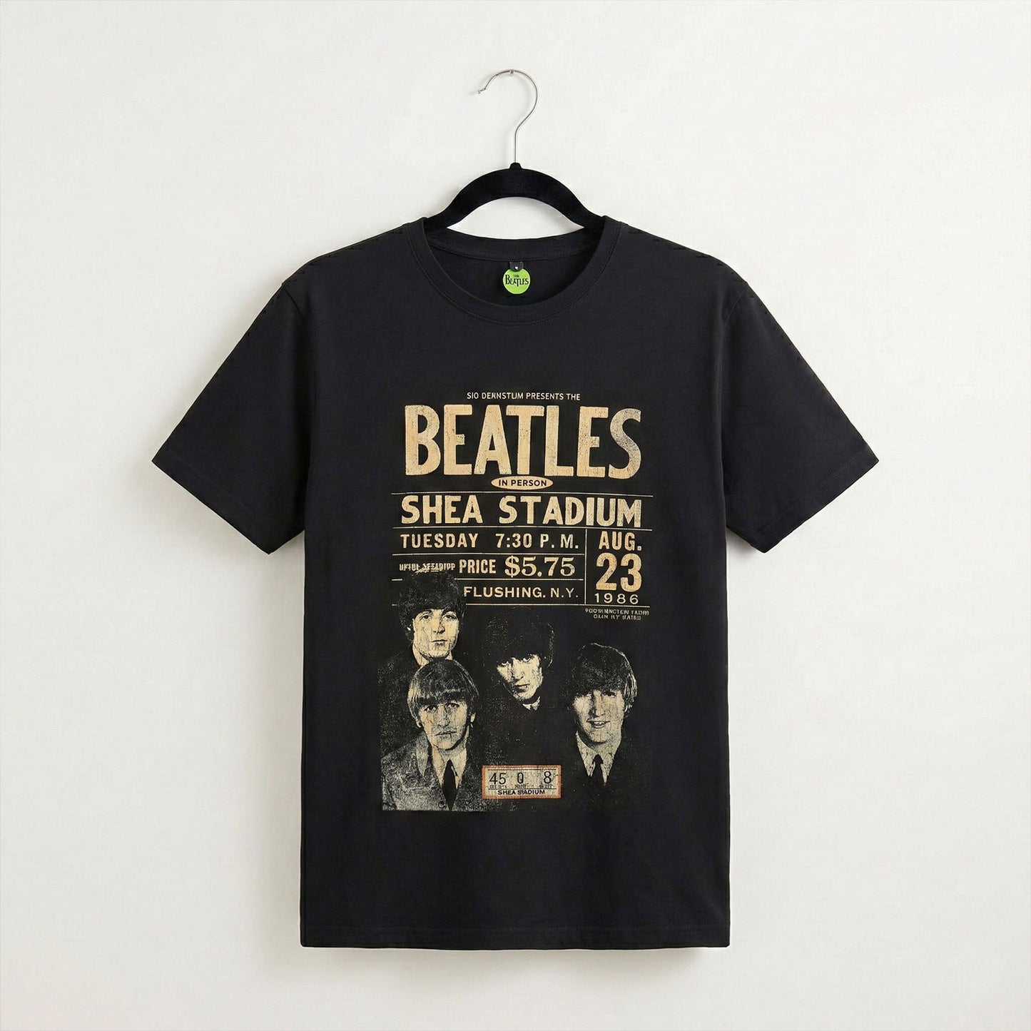 Een foto van een The Beatles T-Shirt