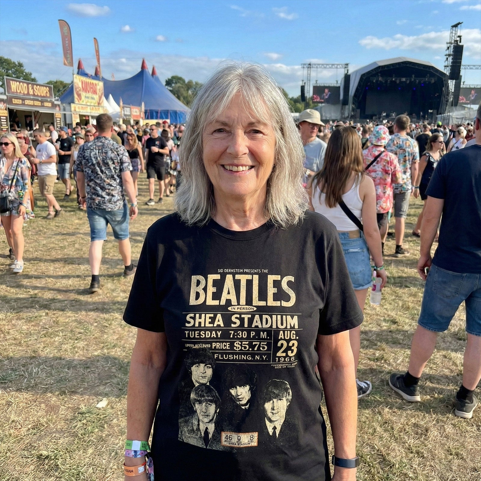 Een foto van een The Beatles T-Shirt