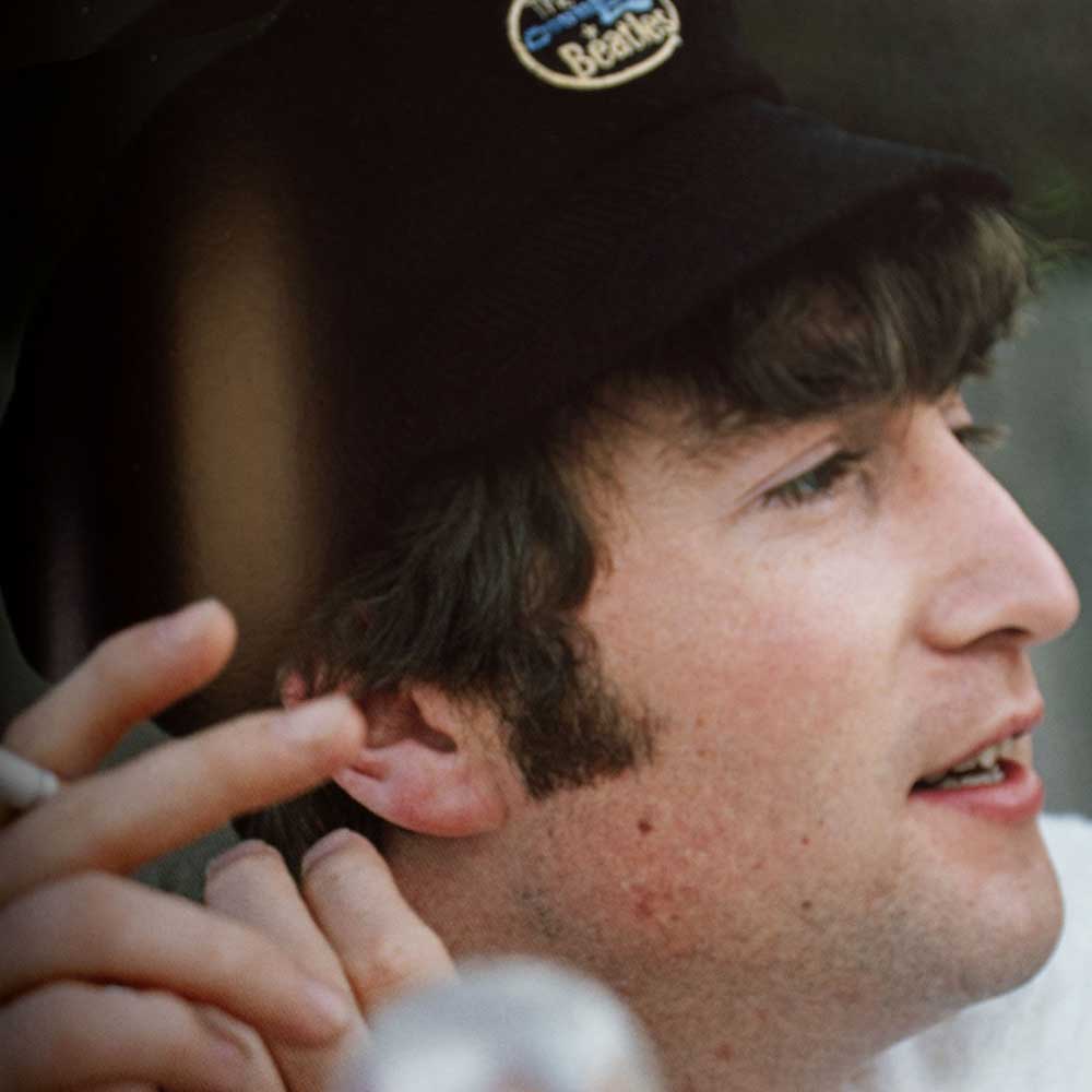 Een foto van een The Beatles Corduroy Hat
