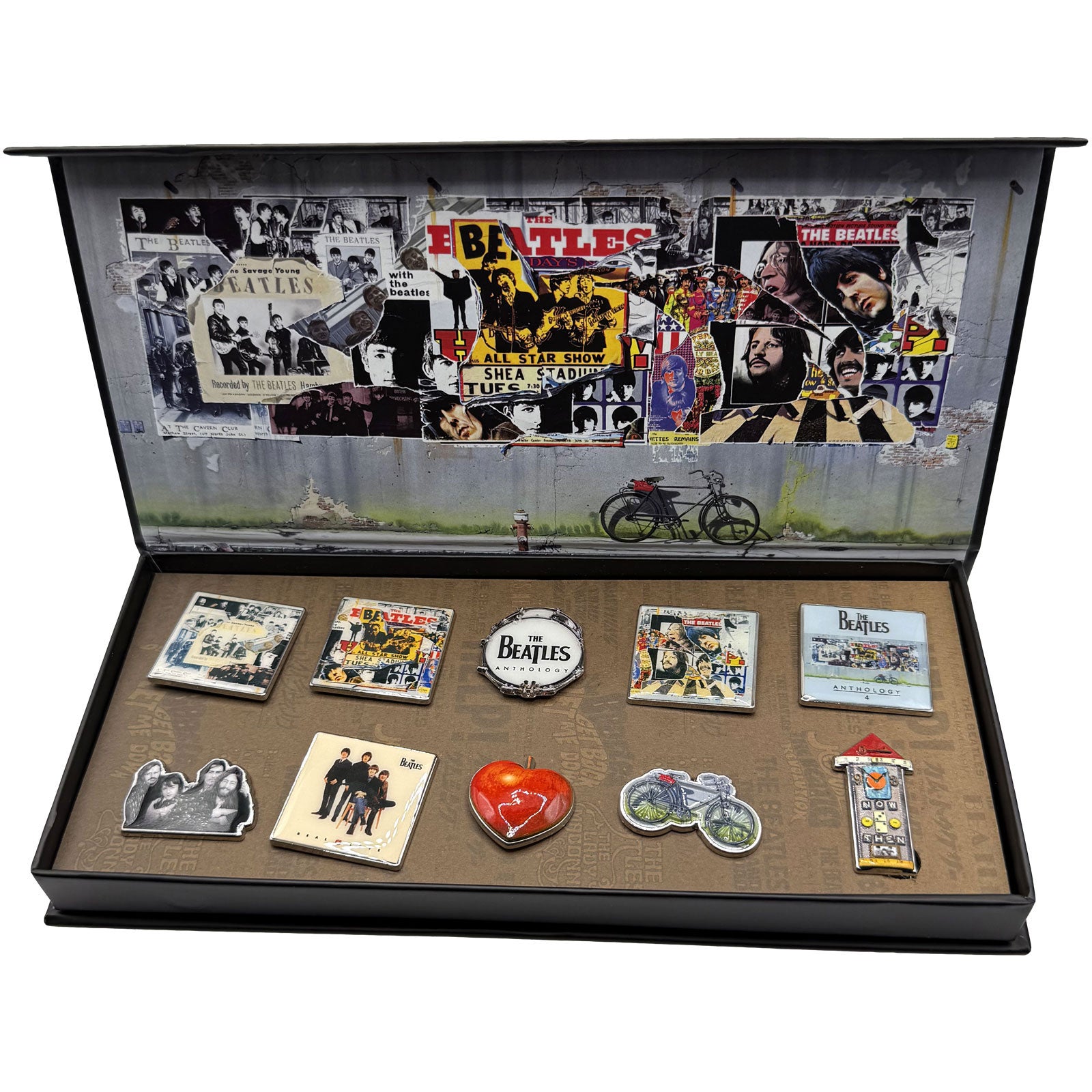 Een foto van een The Beatles Speld Badge