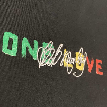Een foto van een Bob Marley T-Shirt
