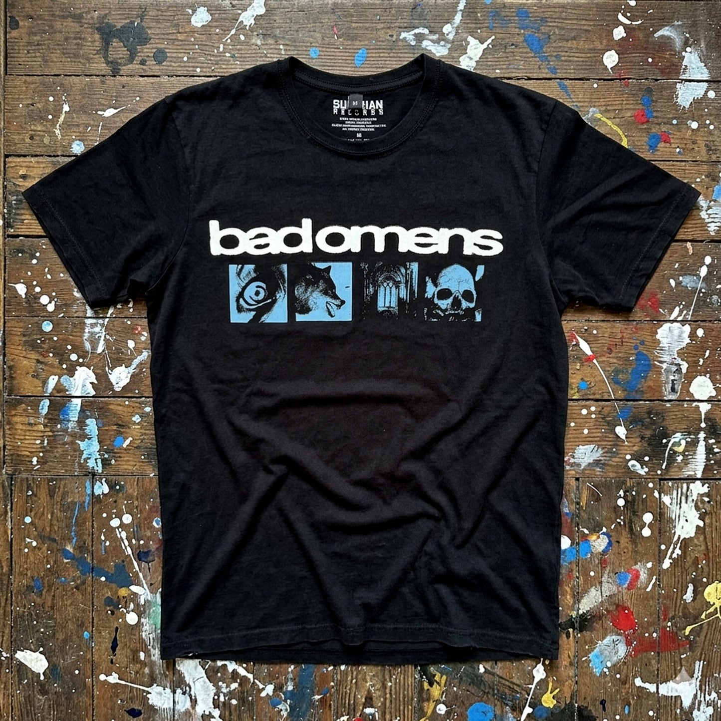 Een foto van een Bad Omens T-Shirt
