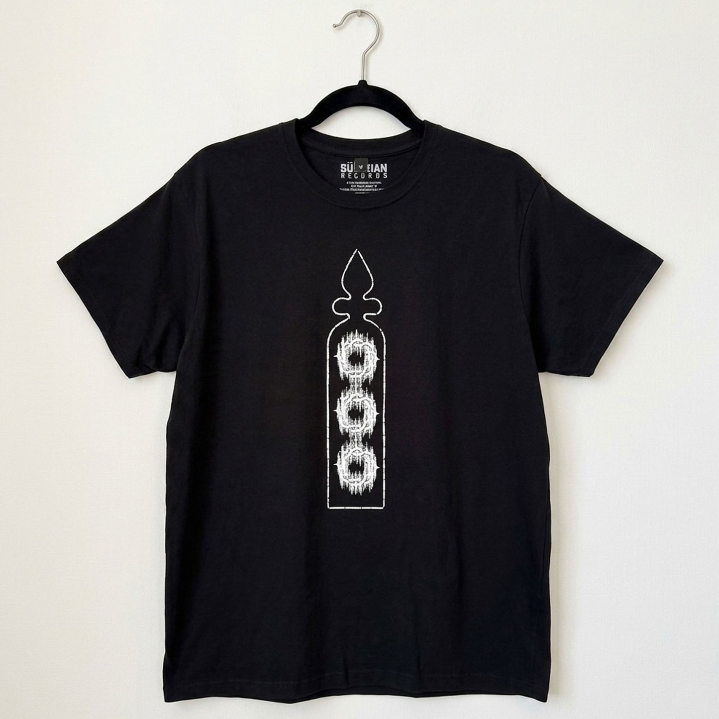 Een foto van een Bad Omens T-Shirt