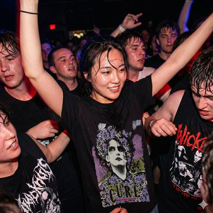 Een foto van een The Cure T-Shirt