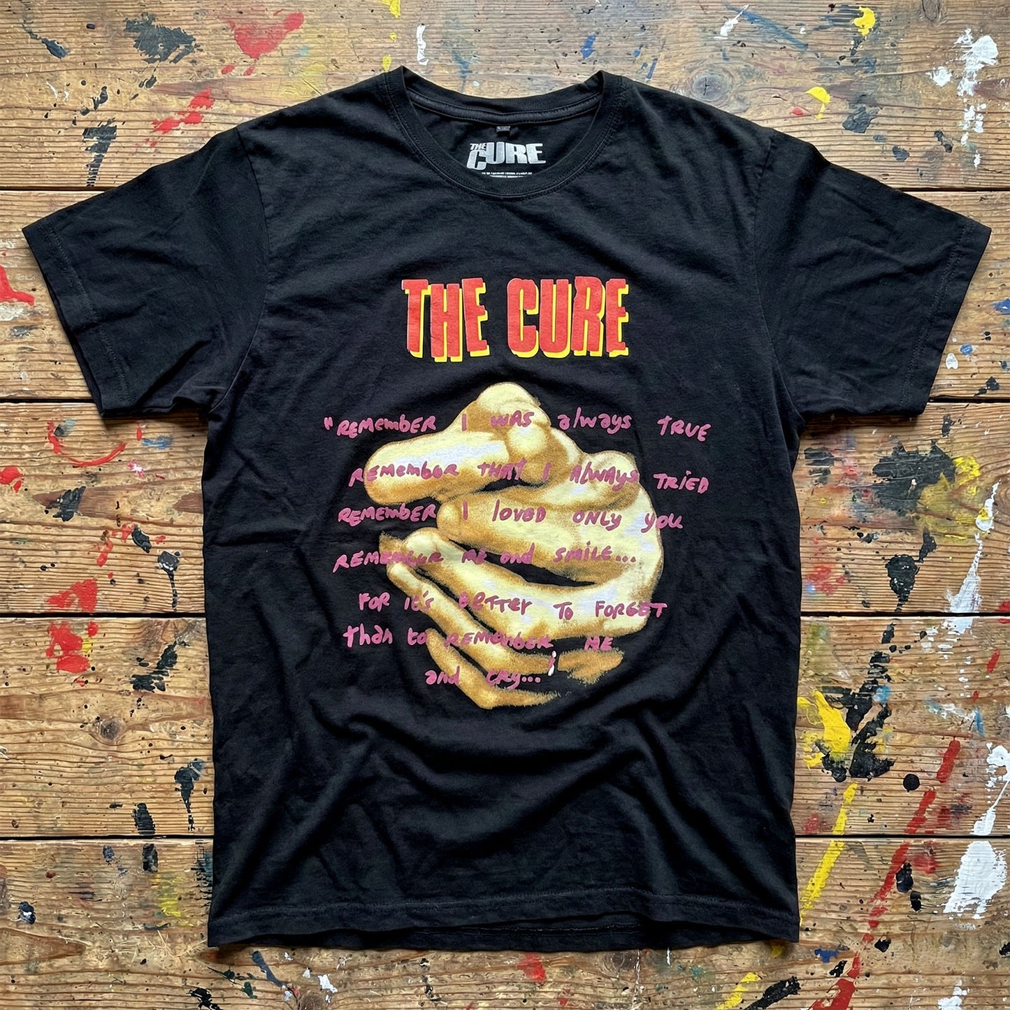 Een foto van een The Cure T-Shirt