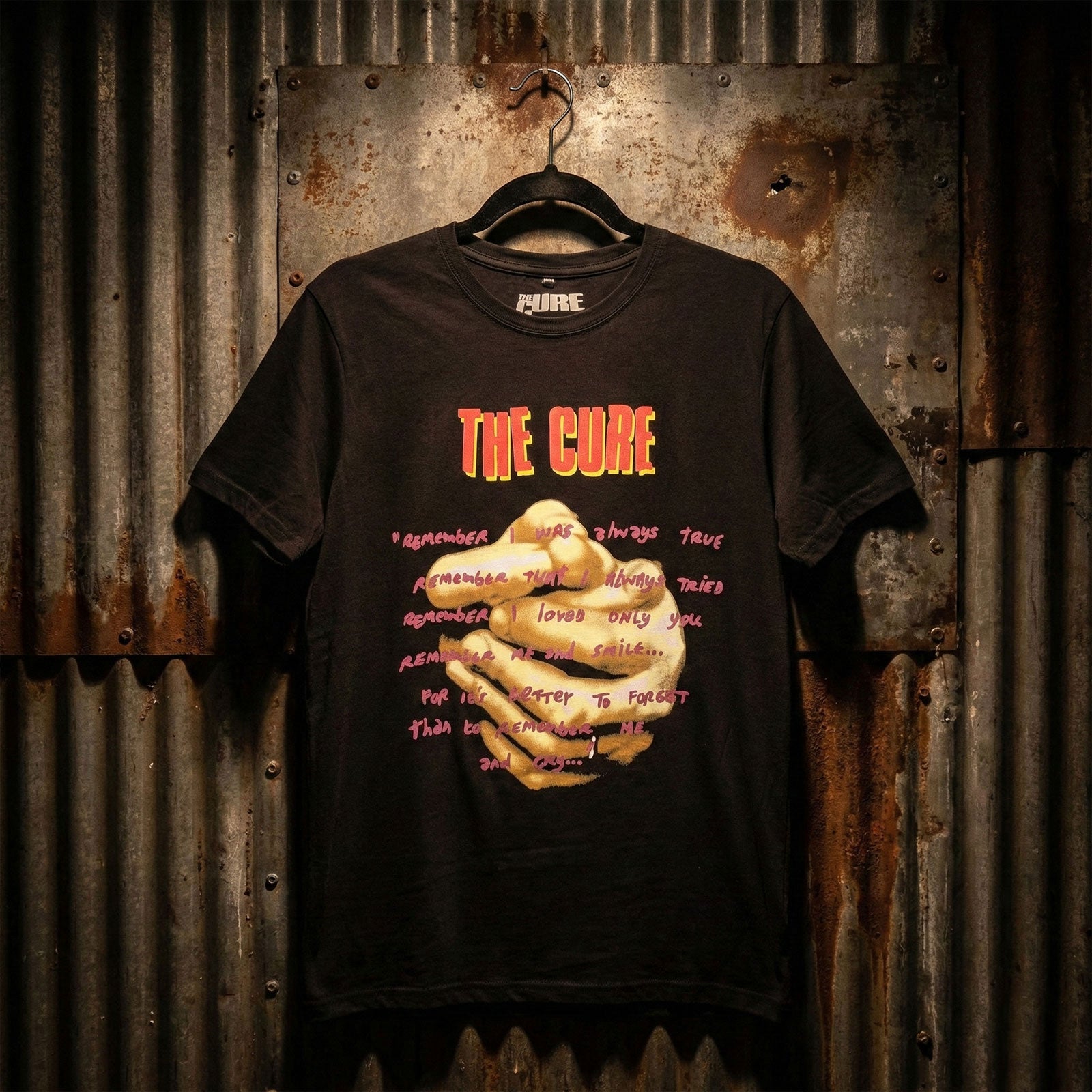 Een foto van een The Cure T-Shirt