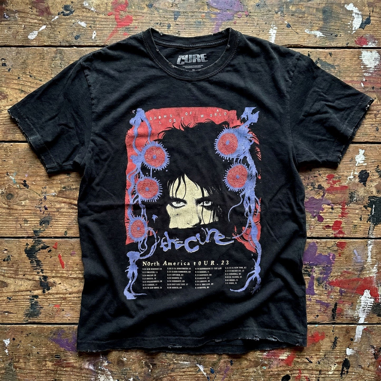 Een foto van een The Cure T-Shirt
