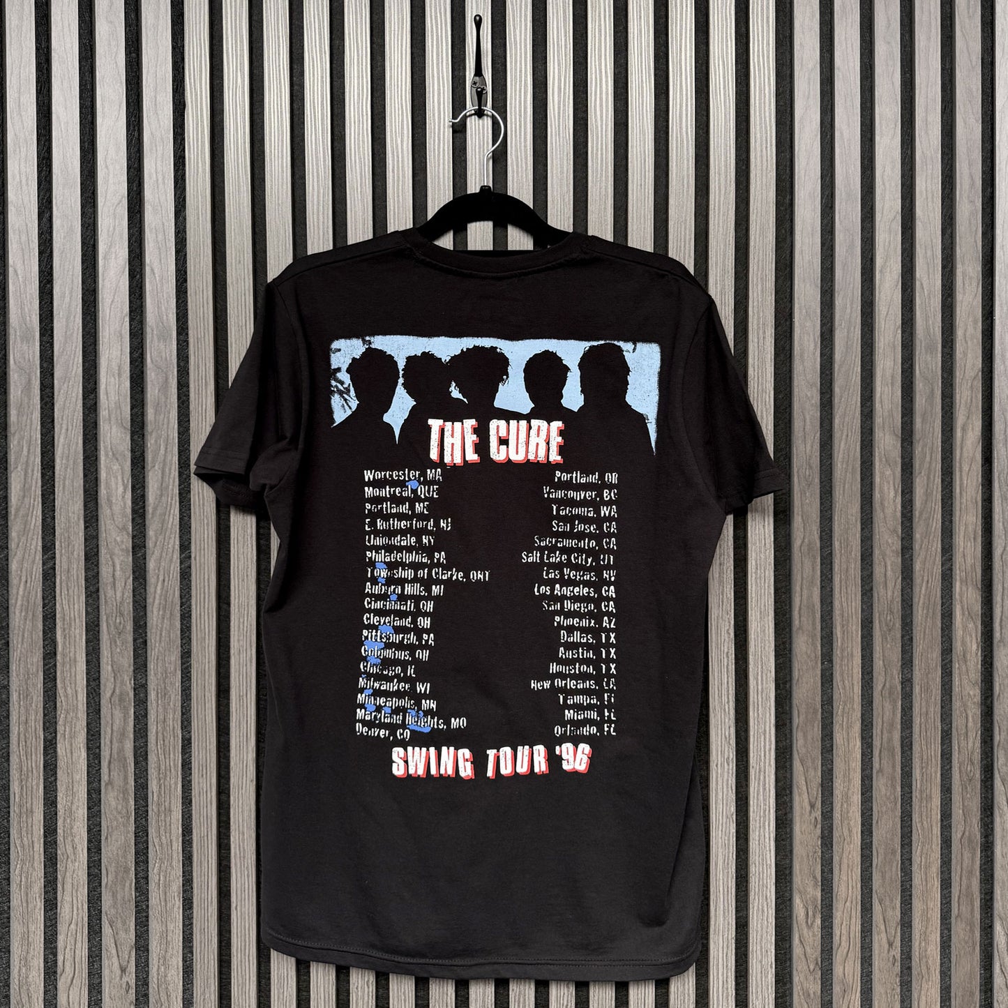 Een foto van een The Cure T-Shirt