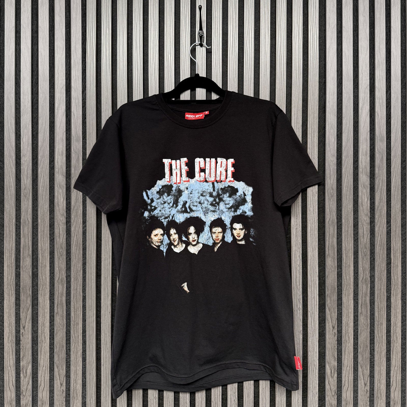 Een foto van een The Cure T-Shirt