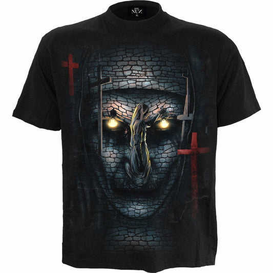 Een foto van een The Nun T-Shirt