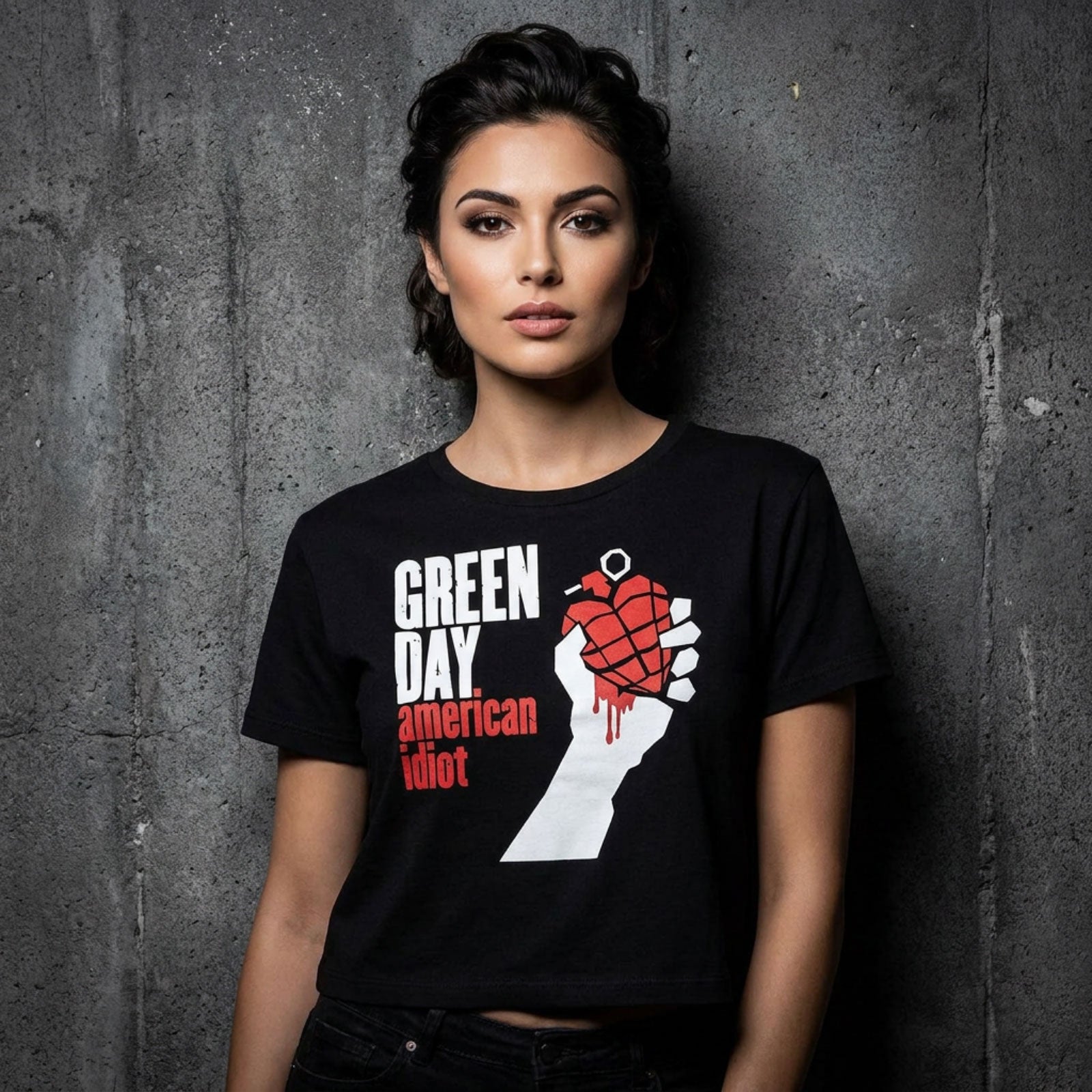 Een foto van een Green Day Crop Top