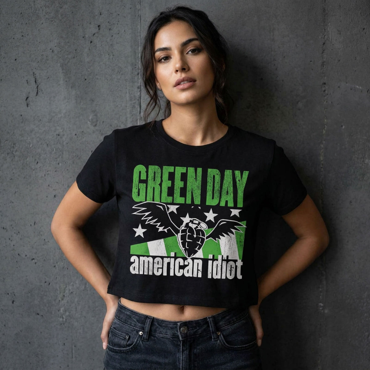 Een foto van een Green Day Crop Top