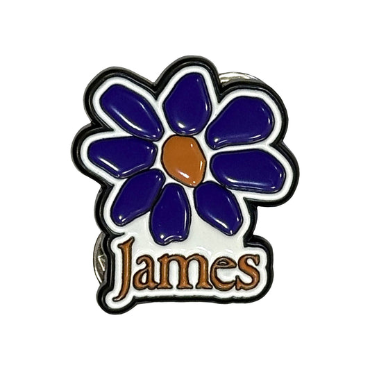 Een foto van een James Speld Badge