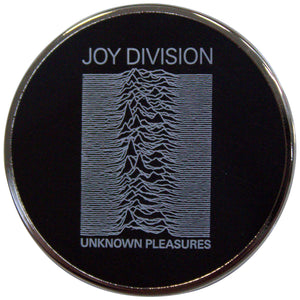 Een foto van een Joy Division Speld Badge