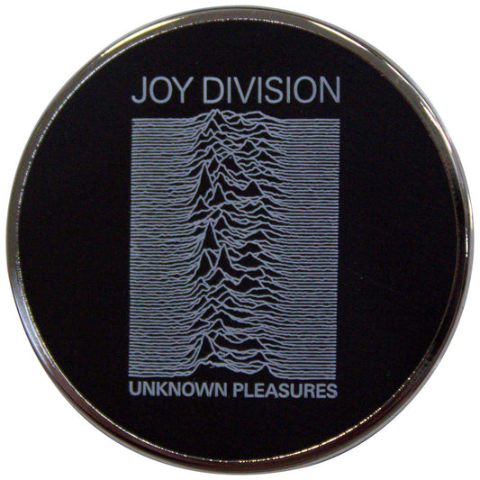 Een foto van een Joy Division Speld Badge