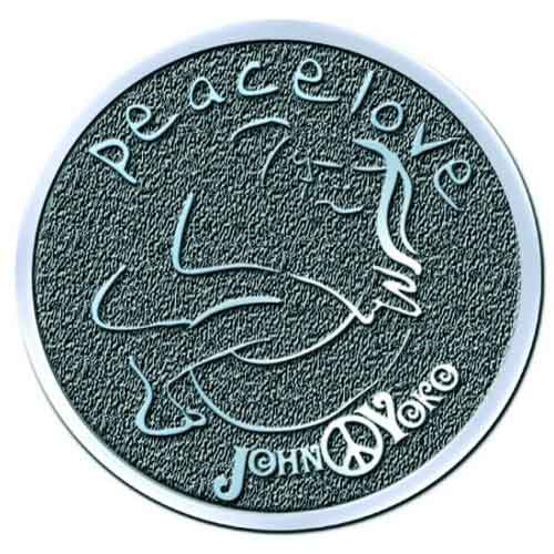Een foto van een John Lennon Speld Badge