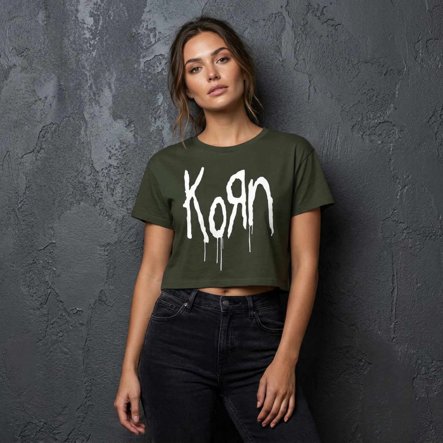 Een foto van een Korn Crop Top