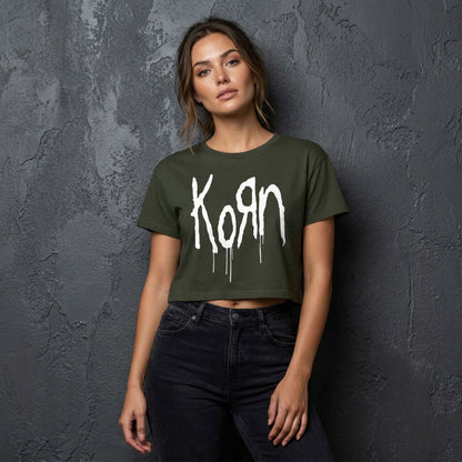 Een foto van een Korn Crop Top