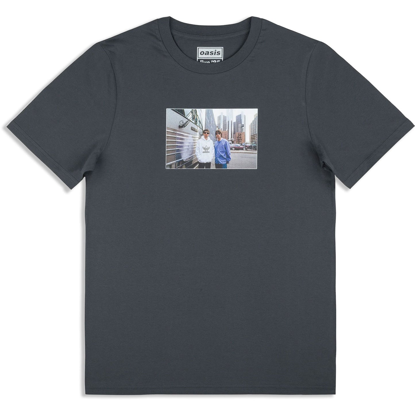 Een foto van een Oasis T-Shirt