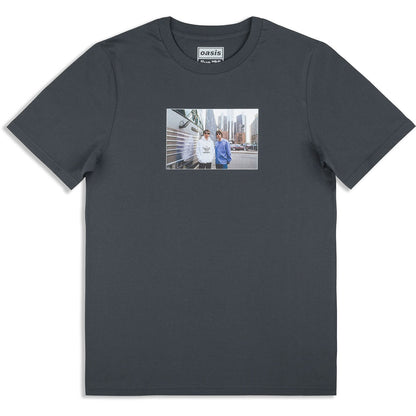 Een foto van een Oasis T-Shirt