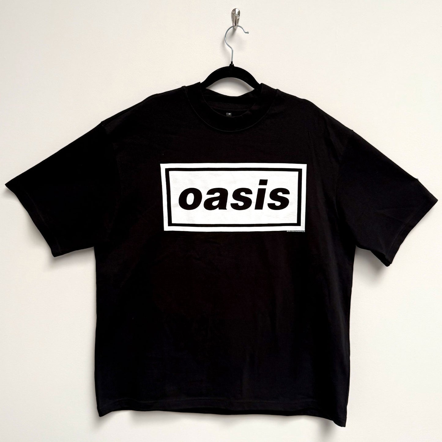 Een foto van een Oasis T-Shirt