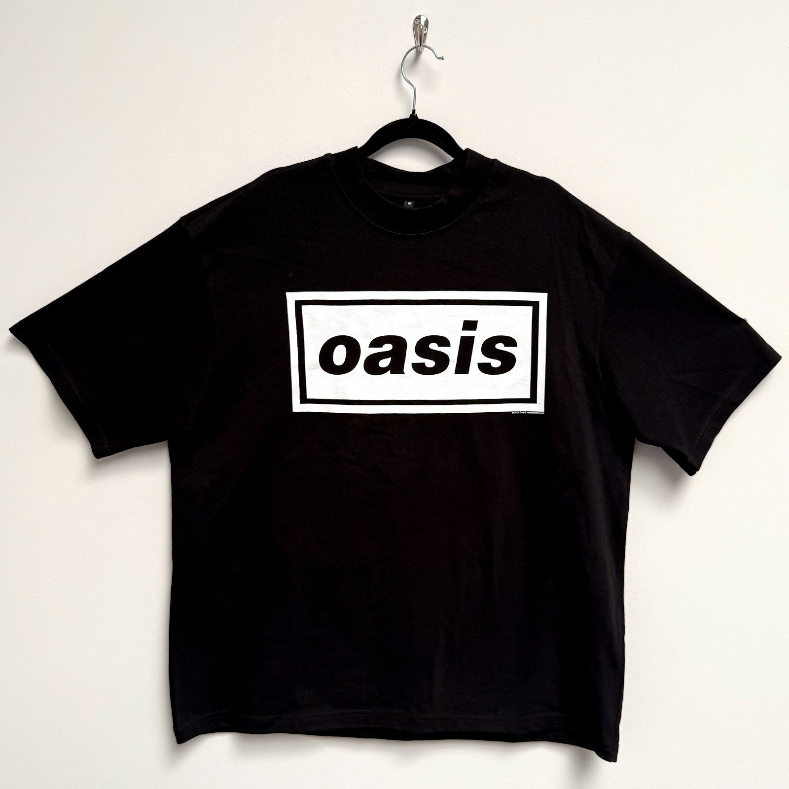 Een foto van een Oasis T-Shirt