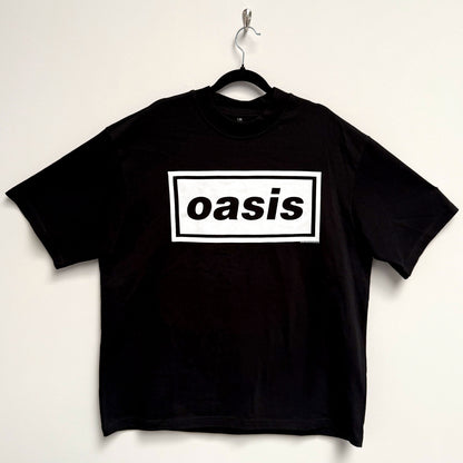 Een foto van een Oasis T-Shirt