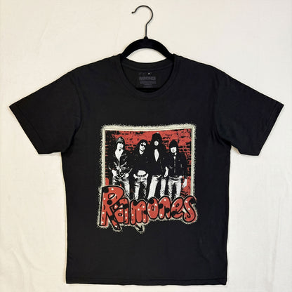 Een foto van een Ramones T-Shirt