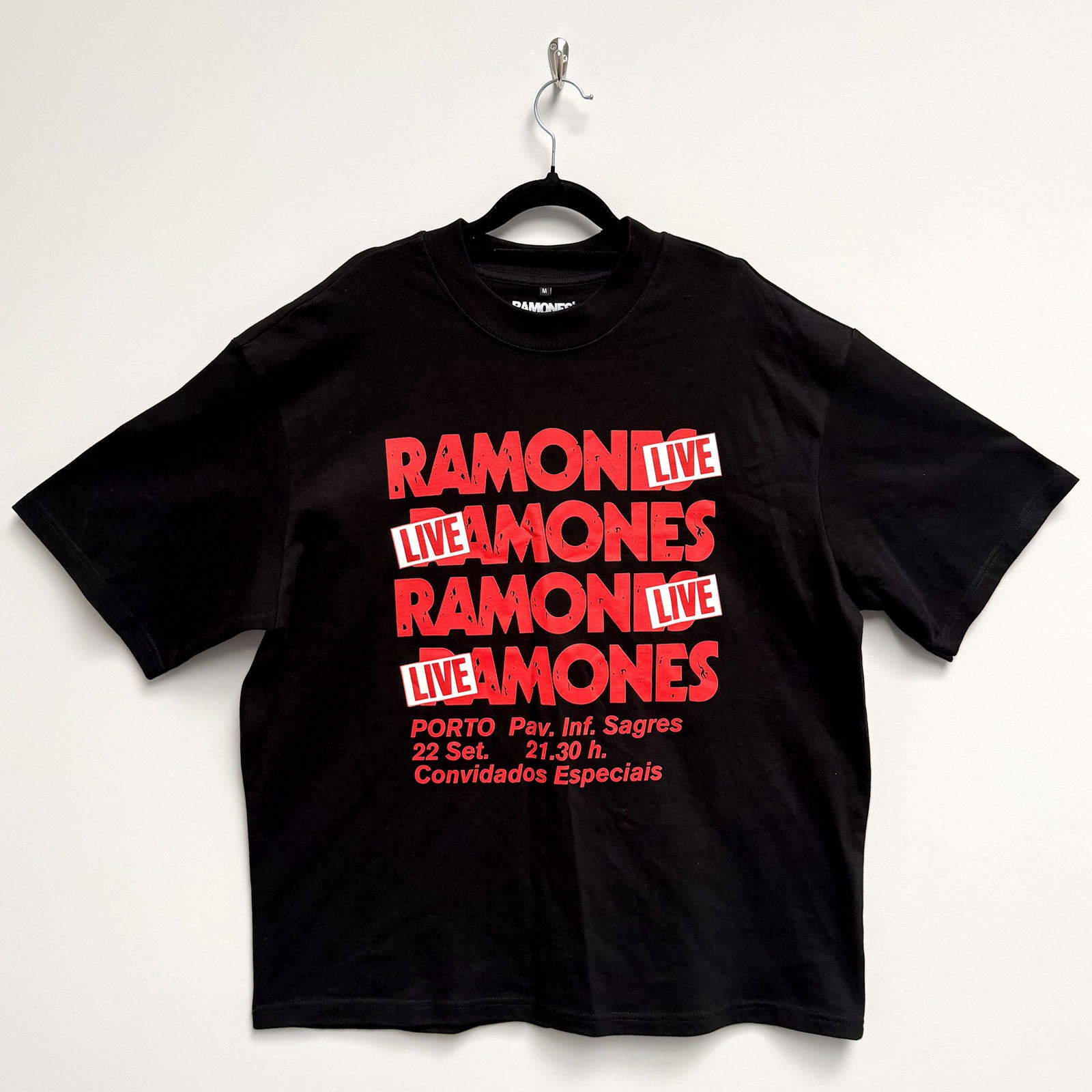 Een foto van een Ramones T-Shirt