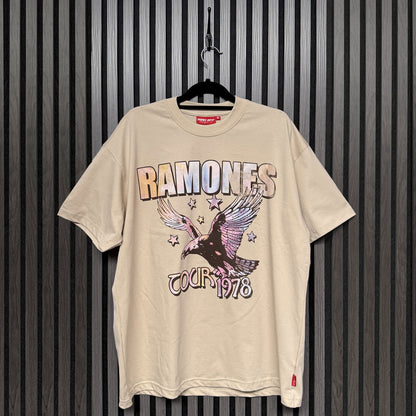 Een foto van een Ramones T-Shirt