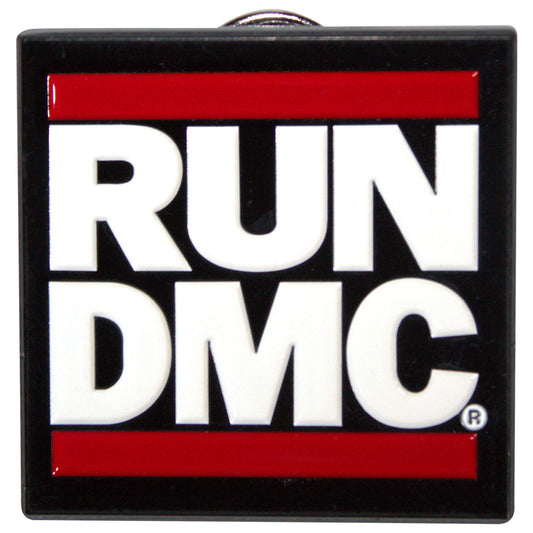 Een foto van een Run DMC Speld Badge