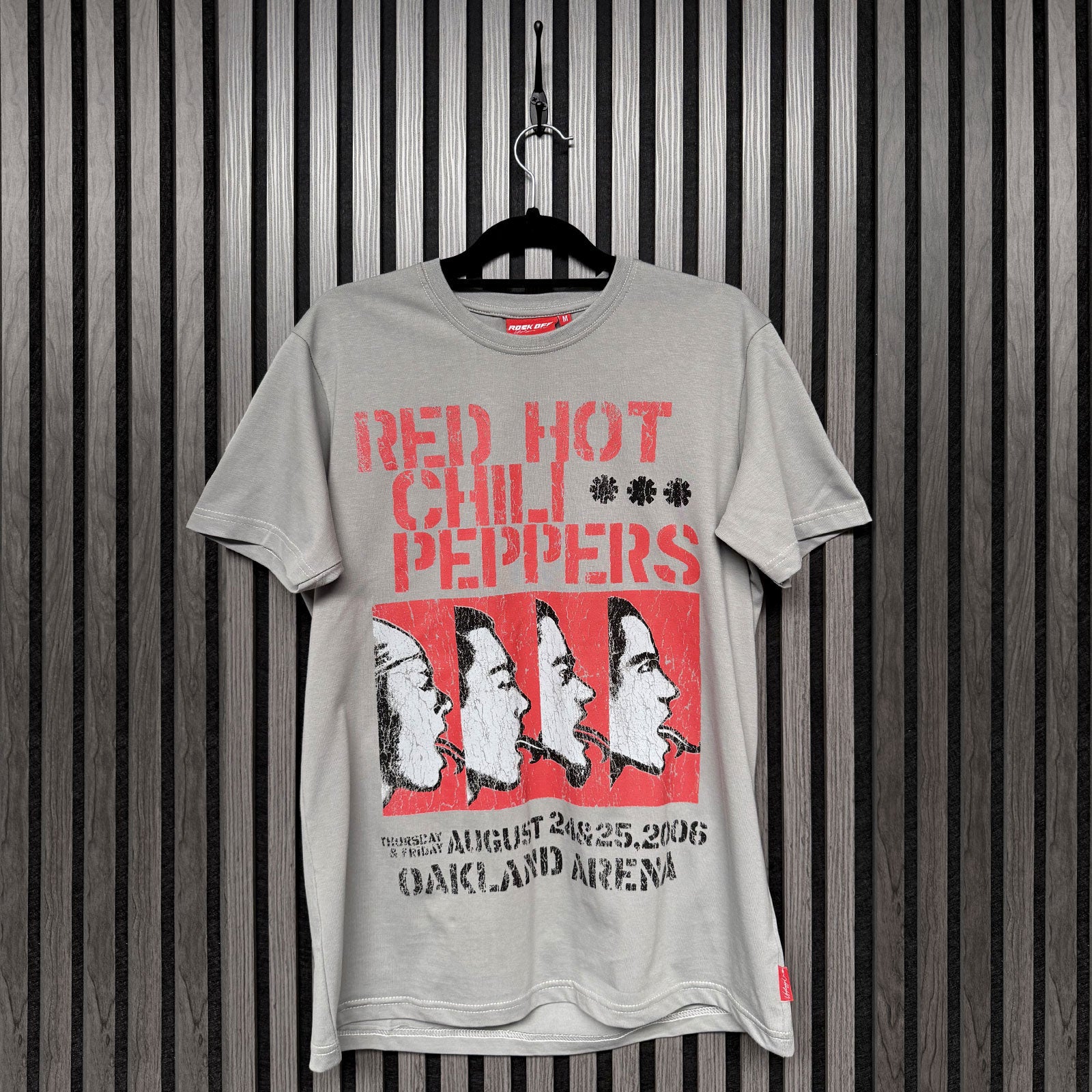 Een foto van een Red Hot Chili Peppers T-Shirt