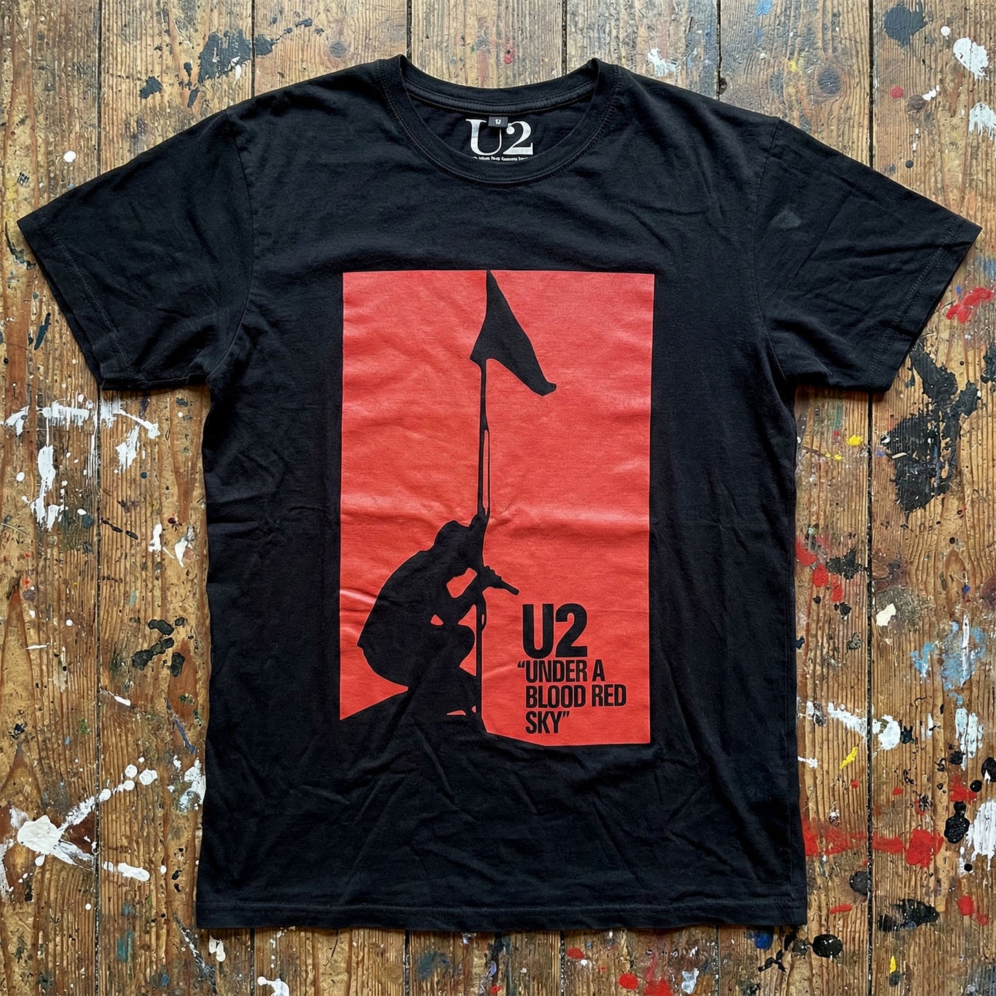 Een foto van een U2 T-Shirt