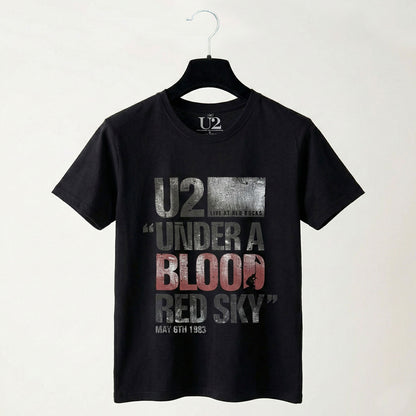 Een foto van een U2 T-Shirt