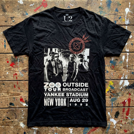 Een foto van een U2 T-Shirt