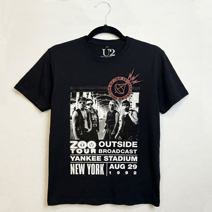 Een foto van een U2 T-Shirt